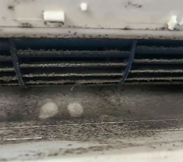 秦安空调吹的风有股烧焦味是怎么回事